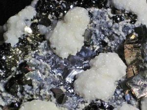 Core technology breakthrough in lead-zinc ore crushing and processing